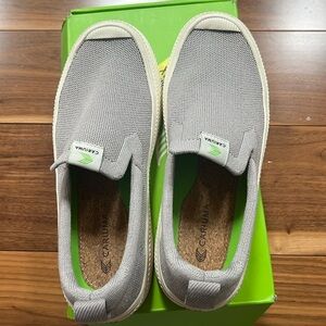 Cariuma slip on sneaker